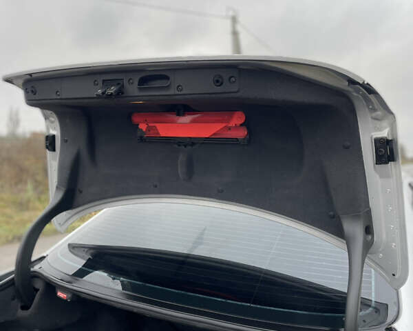 Сірий Мерседес Е-Клас, об'ємом двигуна 2.2 л та пробігом 265 тис. км за 5900 $, фото 47 на Automoto.ua