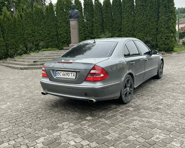 Серый Мерседес Е-Класс, объемом двигателя 3.2 л и пробегом 378 тыс. км за 6300 $, фото 4 на Automoto.ua