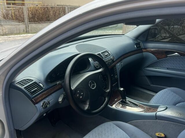 Серый Мерседес Е-Класс, объемом двигателя 2.2 л и пробегом 420 тыс. км за 3150 $, фото 8 на Automoto.ua