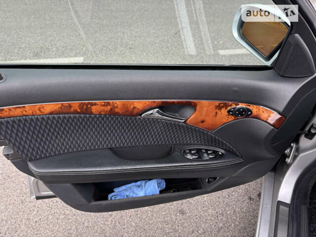 Сірий Мерседес Е-Клас, об'ємом двигуна 2.2 л та пробігом 361 тис. км за 7000 $, фото 19 на Automoto.ua