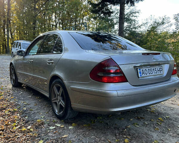 Мерседес Е-Класс 2003 в Черновцах на Automoto.ua Серый Мерседес Е-Класс, объемом двигателя 3.2 л и пробегом 400 тыс. км за 7000 $, фото 6 на Automoto.ua