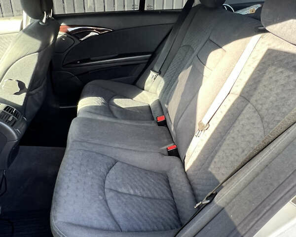 Сірий Мерседес Е-Клас, об'ємом двигуна 2.2 л та пробігом 367 тис. км за 5800 $, фото 9 на Automoto.ua