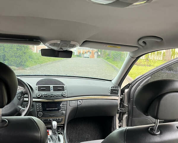 Серый Мерседес Е-Класс, объемом двигателя 3.2 л и пробегом 378 тыс. км за 6300 $, фото 7 на Automoto.ua