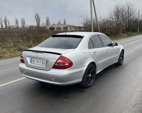 Сірий Мерседес Е-Клас, об'ємом двигуна 2.2 л та пробігом 265 тис. км за 5900 $, фото 18 на Automoto.ua