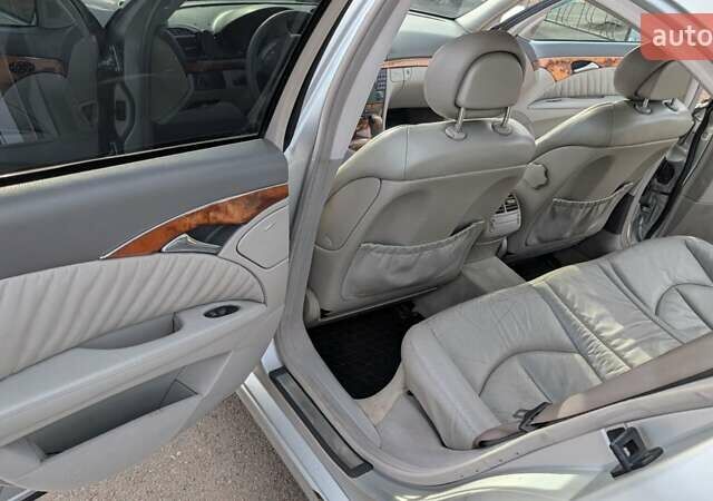 Серый Мерседес Е-Класс, объемом двигателя 2.2 л и пробегом 353 тыс. км за 3100 $, фото 8 на Automoto.ua