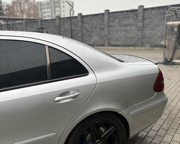 Серый Мерседес Е-Класс, объемом двигателя 2.15 л и пробегом 430 тыс. км за 6999 $, фото 15 на Automoto.ua