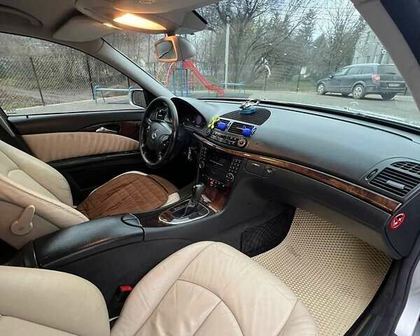 Сірий Мерседес Е-Клас, об'ємом двигуна 2.2 л та пробігом 320 тис. км за 5200 $, фото 9 на Automoto.ua