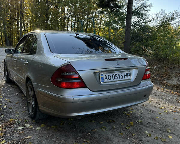 Мерседес Е-Класс 2003 в Черновцах на Automoto.ua Серый Мерседес Е-Класс, объемом двигателя 3.2 л и пробегом 400 тыс. км за 7000 $, фото 4 на Automoto.ua