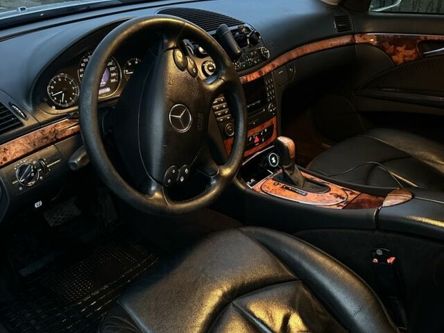 Сірий Мерседес Е-Клас, об'ємом двигуна 2.1 л та пробігом 374 тис. км за 6600 $, фото 9 на Automoto.ua