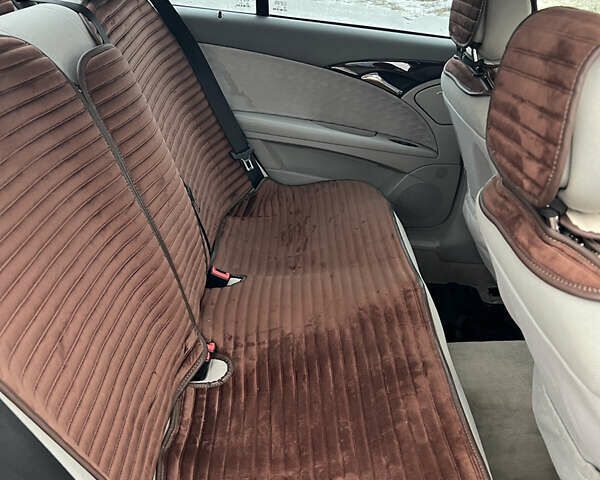 Серый Мерседес Е-Класс, объемом двигателя 2.2 л и пробегом 242 тыс. км за 5300 $, фото 12 на Automoto.ua