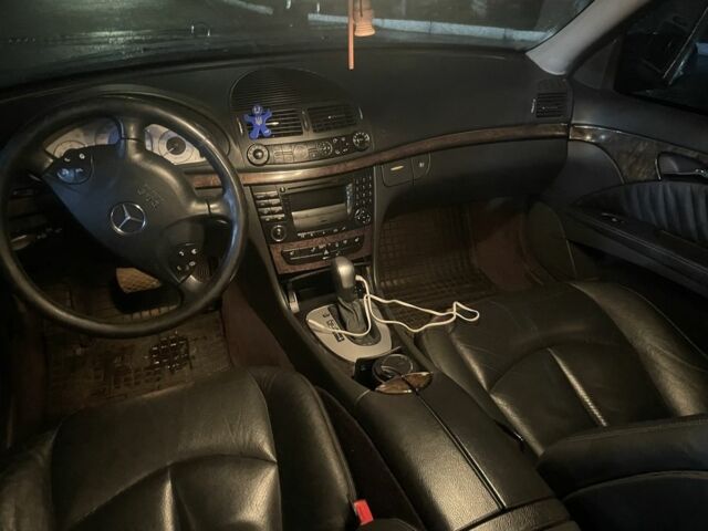 Серый Мерседес Е-Класс, объемом двигателя 3.2 л и пробегом 375 тыс. км за 3500 $, фото 7 на Automoto.ua