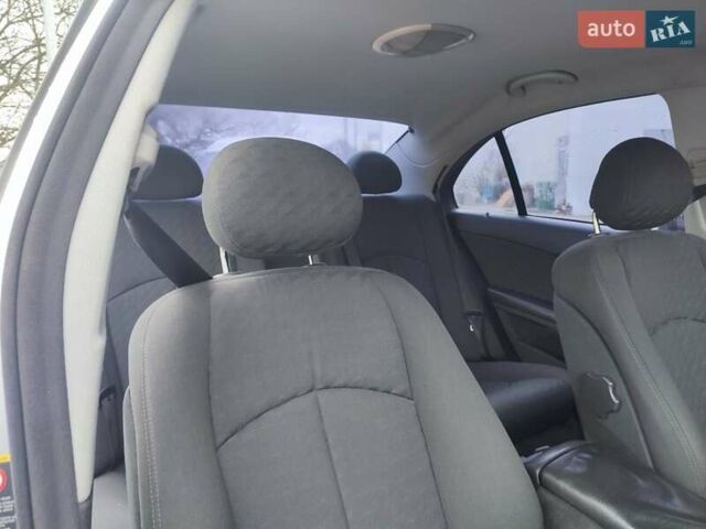 Серый Мерседес Е-Класс, объемом двигателя 2.1 л и пробегом 400 тыс. км за 5300 $, фото 12 на Automoto.ua