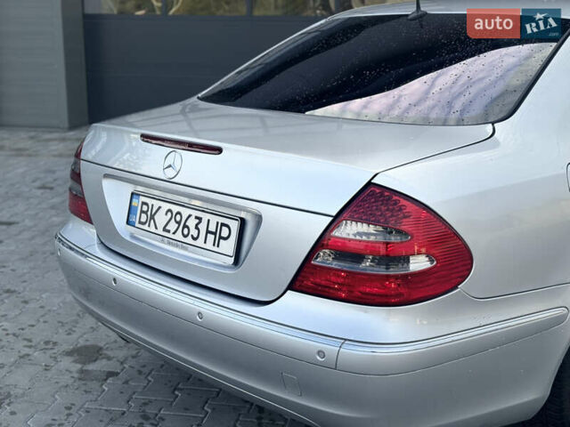 Мерседес Е-Клас 2003 у Сарнах на Automoto.ua Сірий Мерседес Е-Клас, об'ємом двигуна 2.2 л та пробігом 422 тис. км за 6999 $, фото 16 на Automoto.ua
