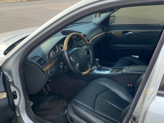 Серый Мерседес Е-Класс, объемом двигателя 3.2 л и пробегом 350 тыс. км за 6150 $, фото 7 на Automoto.ua