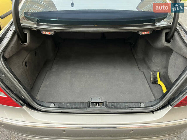 Сірий Мерседес Е-Клас, об'ємом двигуна 2.2 л та пробігом 355 тис. км за 7000 $, фото 11 на Automoto.ua