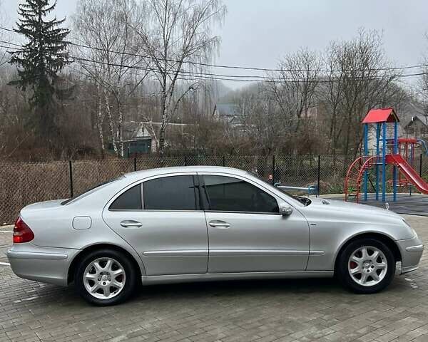 Сірий Мерседес Е-Клас, об'ємом двигуна 2.2 л та пробігом 320 тис. км за 5200 $, фото 2 на Automoto.ua