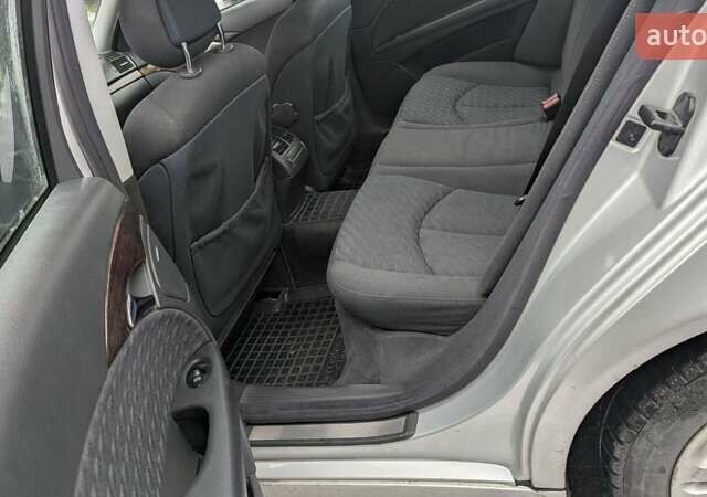 Сірий Мерседес Е-Клас, об'ємом двигуна 2.2 л та пробігом 490 тис. км за 6500 $, фото 11 на Automoto.ua