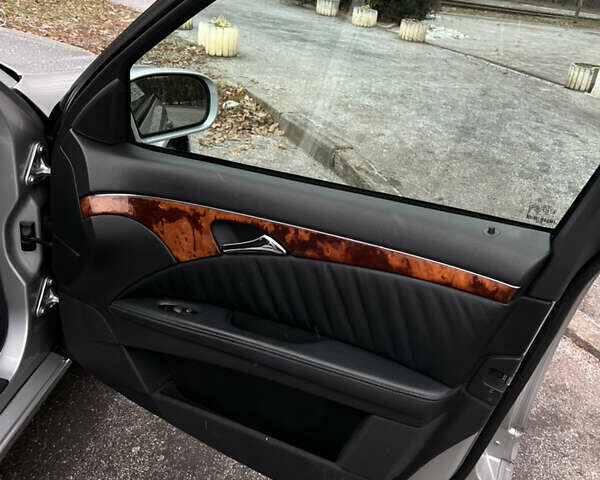 Сірий Мерседес Е-Клас, об'ємом двигуна 2.1 л та пробігом 485 тис. км за 7900 $, фото 15 на Automoto.ua