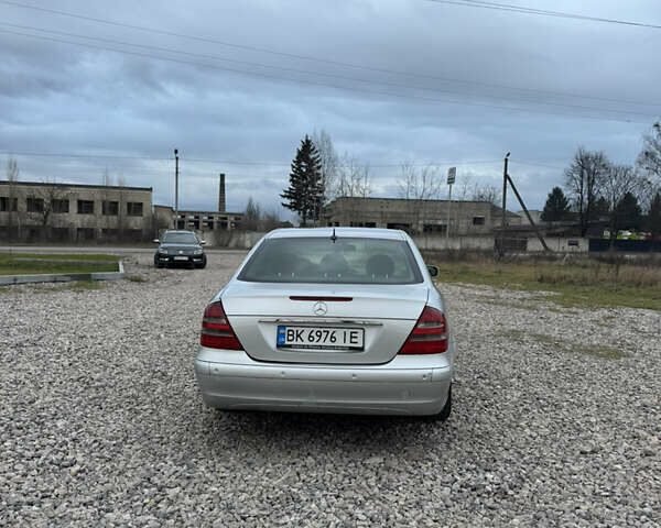 Сірий Мерседес Е-Клас, об'ємом двигуна 2.2 л та пробігом 325 тис. км за 6700 $, фото 5 на Automoto.ua