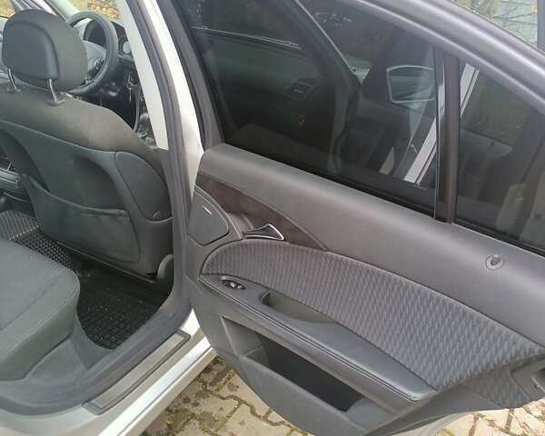 Серый Мерседес Е-Класс, объемом двигателя 1.8 л и пробегом 292 тыс. км за 6900 $, фото 19 на Automoto.ua