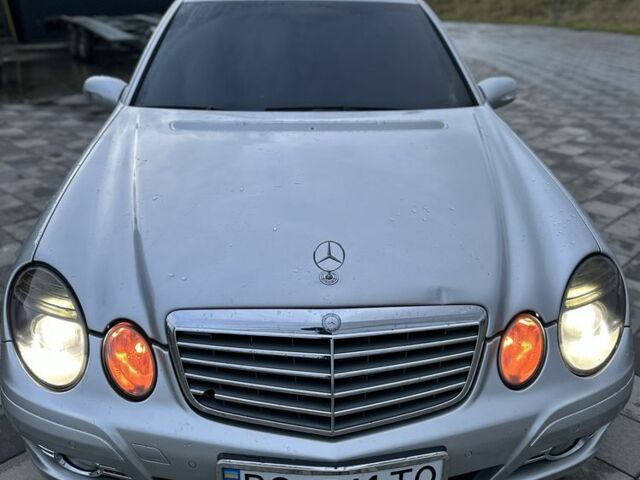 Сірий Мерседес Е-Клас, об'ємом двигуна 2.1 л та пробігом 374 тис. км за 6600 $, фото 2 на Automoto.ua