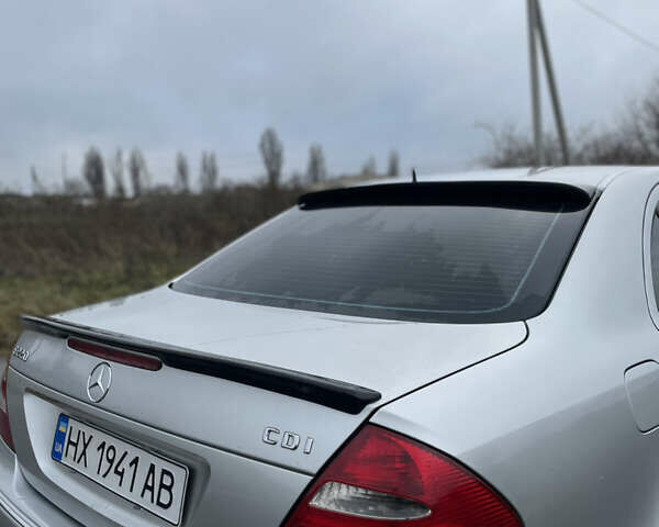 Сірий Мерседес Е-Клас, об'ємом двигуна 2.2 л та пробігом 265 тис. км за 5900 $, фото 17 на Automoto.ua