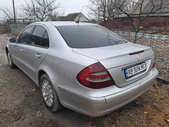 Серый Мерседес Е-Класс, объемом двигателя 2.1 л и пробегом 489 тыс. км за 5500 $, фото 2 на Automoto.ua