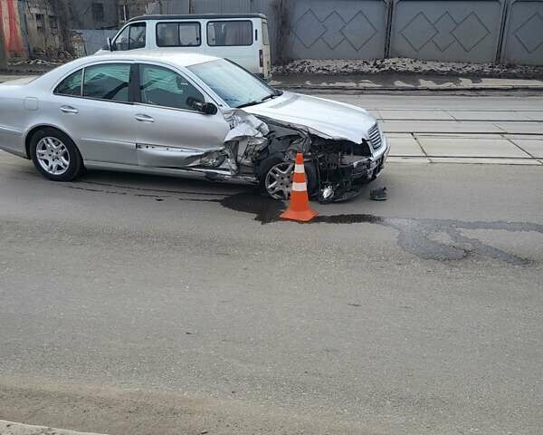 Сірий Мерседес Е-Клас, об'ємом двигуна 2.7 л та пробігом 320 тис. км за 4100 $, фото 1 на Automoto.ua