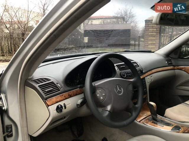 Сірий Мерседес Е-Клас, об'ємом двигуна 2.6 л та пробігом 350 тис. км за 4150 $, фото 25 на Automoto.ua