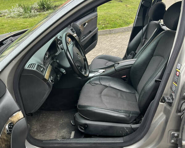 Серый Мерседес Е-Класс, объемом двигателя 3.2 л и пробегом 378 тыс. км за 6300 $, фото 5 на Automoto.ua