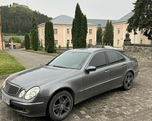 Серый Мерседес Е-Класс, объемом двигателя 3.2 л и пробегом 378 тыс. км за 6300 $, фото 1 на Automoto.ua