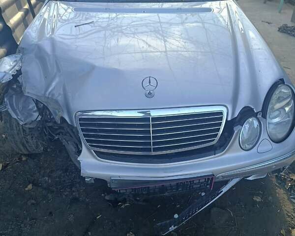 Серый Мерседес Е-Класс, объемом двигателя 2.69 л и пробегом 360 тыс. км за 5000 $, фото 2 на Automoto.ua