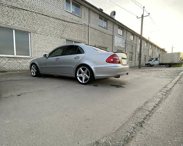 Мерседес Е-Класс 2003 в Львове на Automoto.ua Серый Мерседес Е-Класс, объемом двигателя 4 л и пробегом 330 тыс. км за 9500 $, фото 12 на Automoto.ua