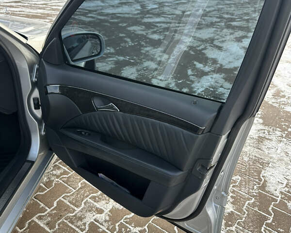 Серый Мерседес Е-Класс, объемом двигателя 1.8 л и пробегом 130 тыс. км за 8900 $, фото 17 на Automoto.ua