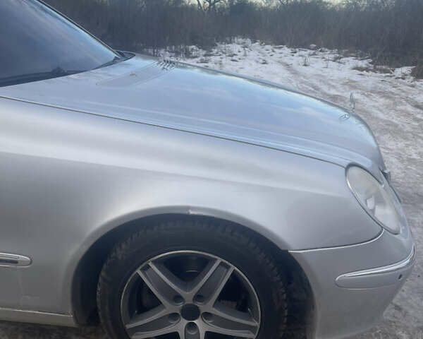 Серый Мерседес Е-Класс, объемом двигателя 2.6 л и пробегом 290 тыс. км за 3900 $, фото 4 на Automoto.ua