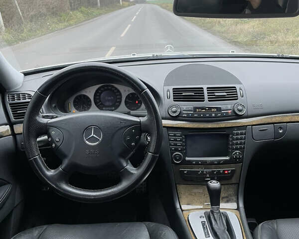 Сірий Мерседес Е-Клас, об'ємом двигуна 2.2 л та пробігом 265 тис. км за 5900 $, фото 32 на Automoto.ua