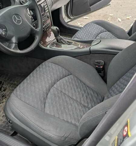 Сірий Мерседес Е-Клас, об'ємом двигуна 2.2 л та пробігом 490 тис. км за 6500 $, фото 7 на Automoto.ua