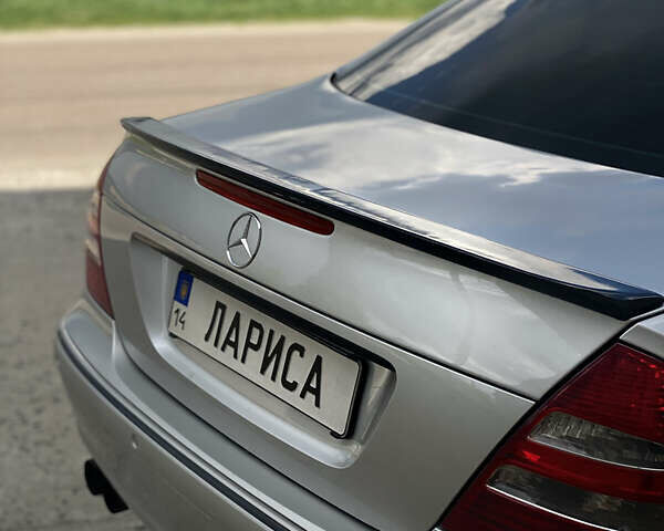 Мерседес Е-Класс 2003 в Львове на Automoto.ua Серый Мерседес Е-Класс, объемом двигателя 4 л и пробегом 330 тыс. км за 9500 $, фото 4 на Automoto.ua
