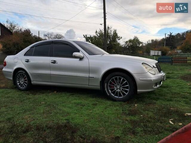 Мерседес Е-Класс 2003 в Лохвице на Automoto.ua Серый Мерседес Е-Класс, объемом двигателя 2 л и пробегом 336 тыс. км за 7000 $, фото 2 на Automoto.ua