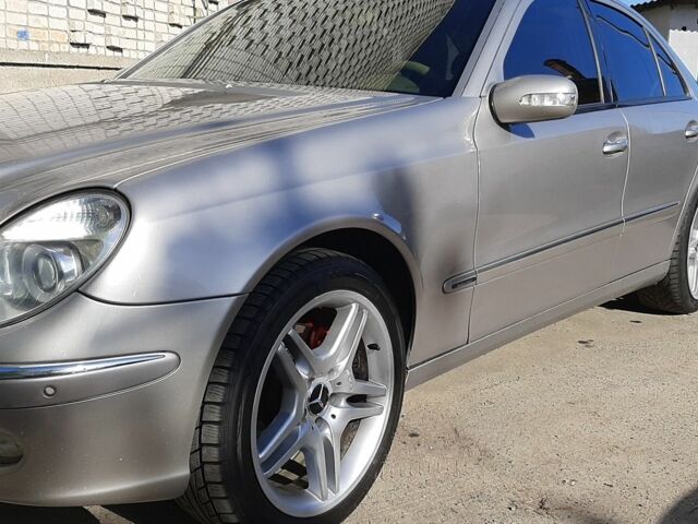 Серый Мерседес Е-Класс, объемом двигателя 3 л и пробегом 400 тыс. км за 6500 $, фото 3 на Automoto.ua