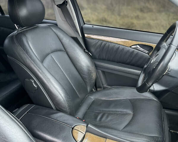 Сірий Мерседес Е-Клас, об'ємом двигуна 2.2 л та пробігом 265 тис. км за 5900 $, фото 43 на Automoto.ua