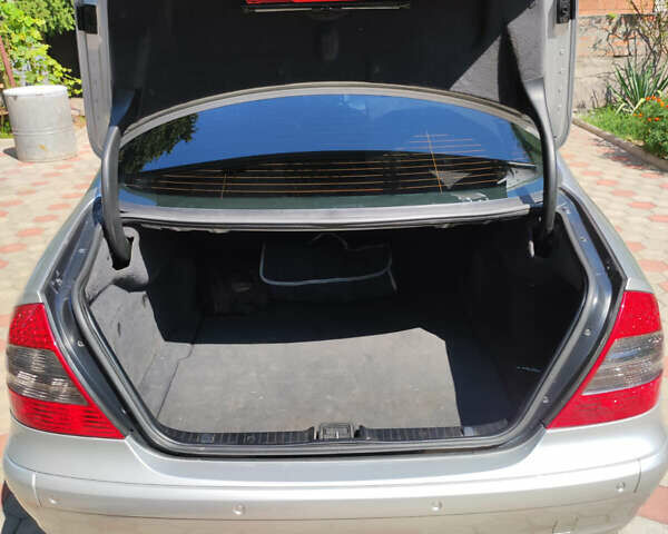 Серый Мерседес Е-Класс, объемом двигателя 2.8 л и пробегом 195 тыс. км за 7799 $, фото 12 на Automoto.ua