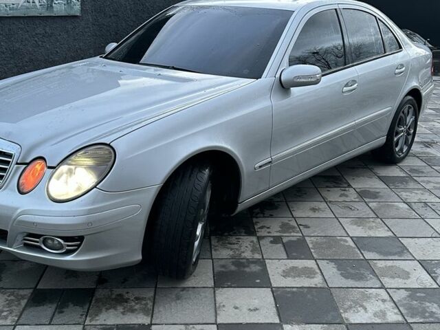 Сірий Мерседес Е-Клас, об'ємом двигуна 2.1 л та пробігом 374 тис. км за 6600 $, фото 1 на Automoto.ua