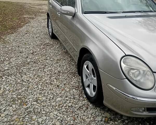 Серый Мерседес Е-Класс, объемом двигателя 2 л и пробегом 359 тыс. км за 5300 $, фото 2 на Automoto.ua