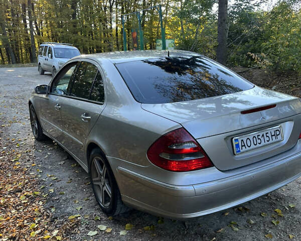 Мерседес Е-Класс 2003 в Черновцах на Automoto.ua Серый Мерседес Е-Класс, объемом двигателя 3.2 л и пробегом 400 тыс. км за 7000 $, фото 7 на Automoto.ua