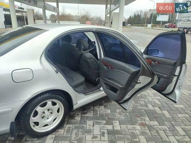 Серый Мерседес Е-Класс, объемом двигателя 2.1 л и пробегом 400 тыс. км за 5300 $, фото 6 на Automoto.ua