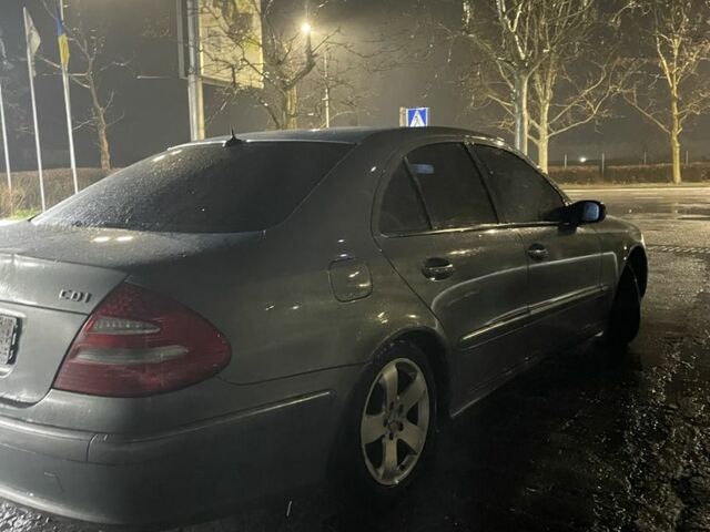 Серый Мерседес Е-Класс, объемом двигателя 3.2 л и пробегом 375 тыс. км за 3500 $, фото 3 на Automoto.ua