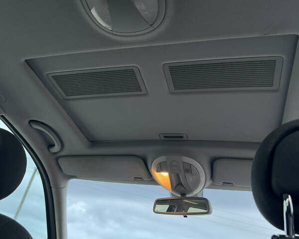 Сірий Мерседес Е-Клас, об'ємом двигуна 2.2 л та пробігом 325 тис. км за 6700 $, фото 19 на Automoto.ua