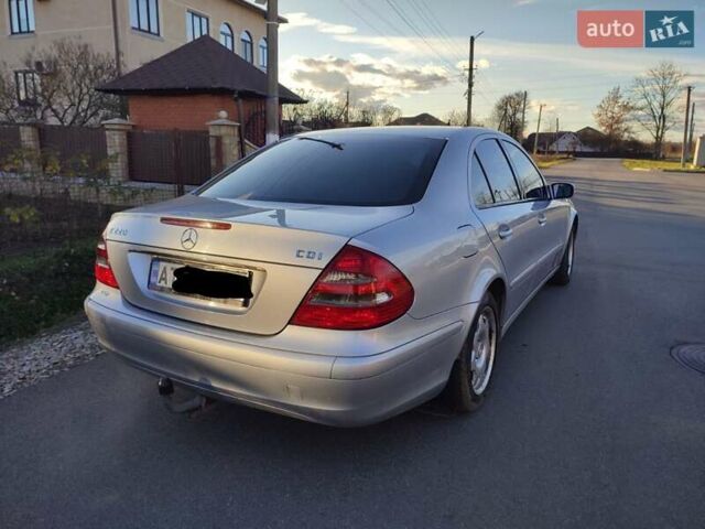 Серый Мерседес Е-Класс, объемом двигателя 2.2 л и пробегом 412 тыс. км за 5500 $, фото 7 на Automoto.ua