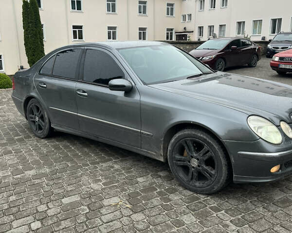 Серый Мерседес Е-Класс, объемом двигателя 3.2 л и пробегом 378 тыс. км за 6300 $, фото 2 на Automoto.ua